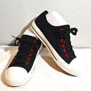 SHELAIDON BLACK SNEAKERS